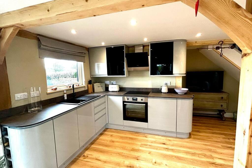 The Old Workshop - A Cosy Country Retreat Villa Gloucester Exterior photo